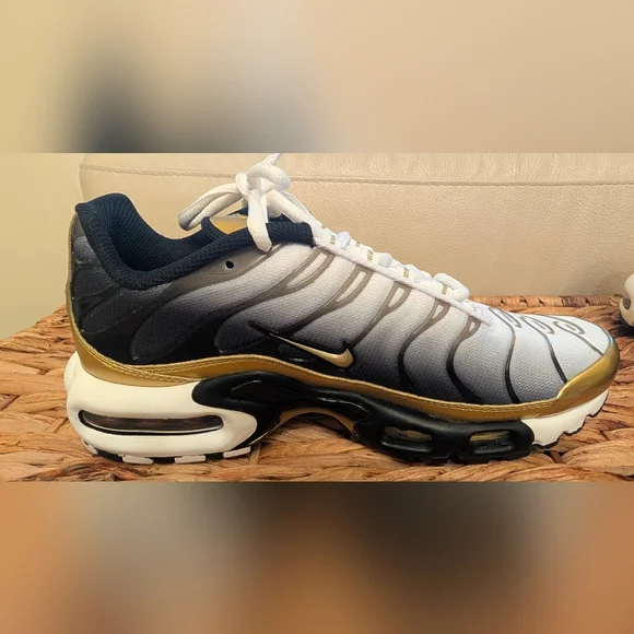 NIKE Air Max Plus TN White Metallic Gold Black HMO352-100 Sneaker Size M 6.5/W 8